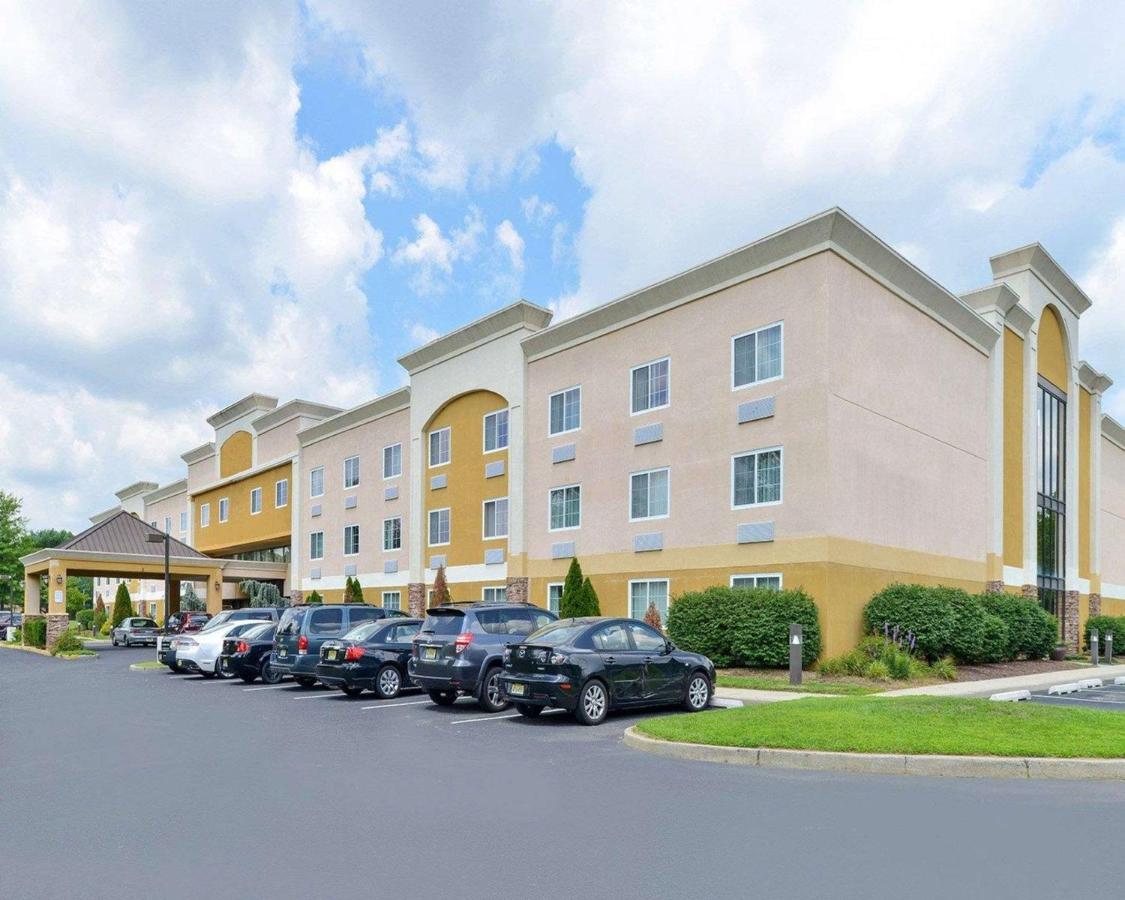 Tinton Falls Inn Exterior photo